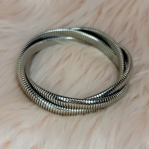 Twisted link stainless steel 8" bracelet.